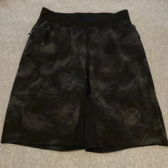 Mens Lululemon drawstring elastic waist athletic shorts - Picture 1 of 5